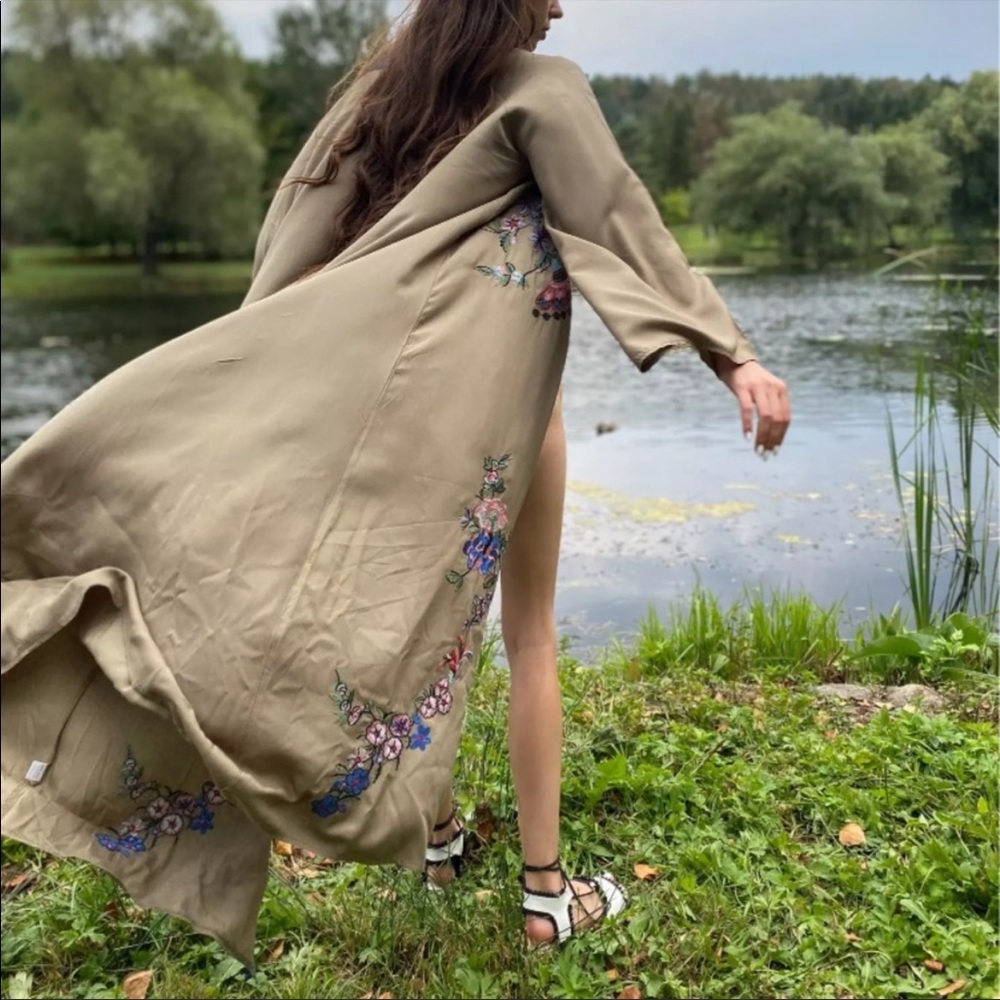 New! Embroidered Floral Kimono Duster - Picture 5 of 9